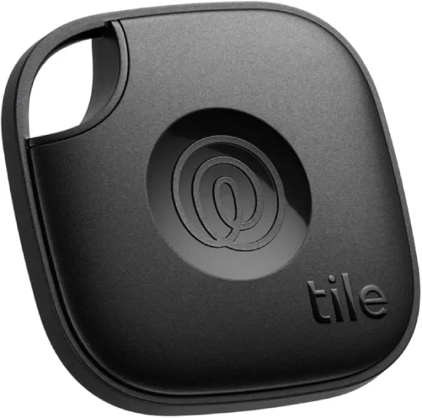 Tile Mate 2024 en color negro 🖤 con anilla integrada. Localizador Bluetooth compacto, resistente al agua y perfecto para llaves, mochilas o bolsos 🔑🎒.
